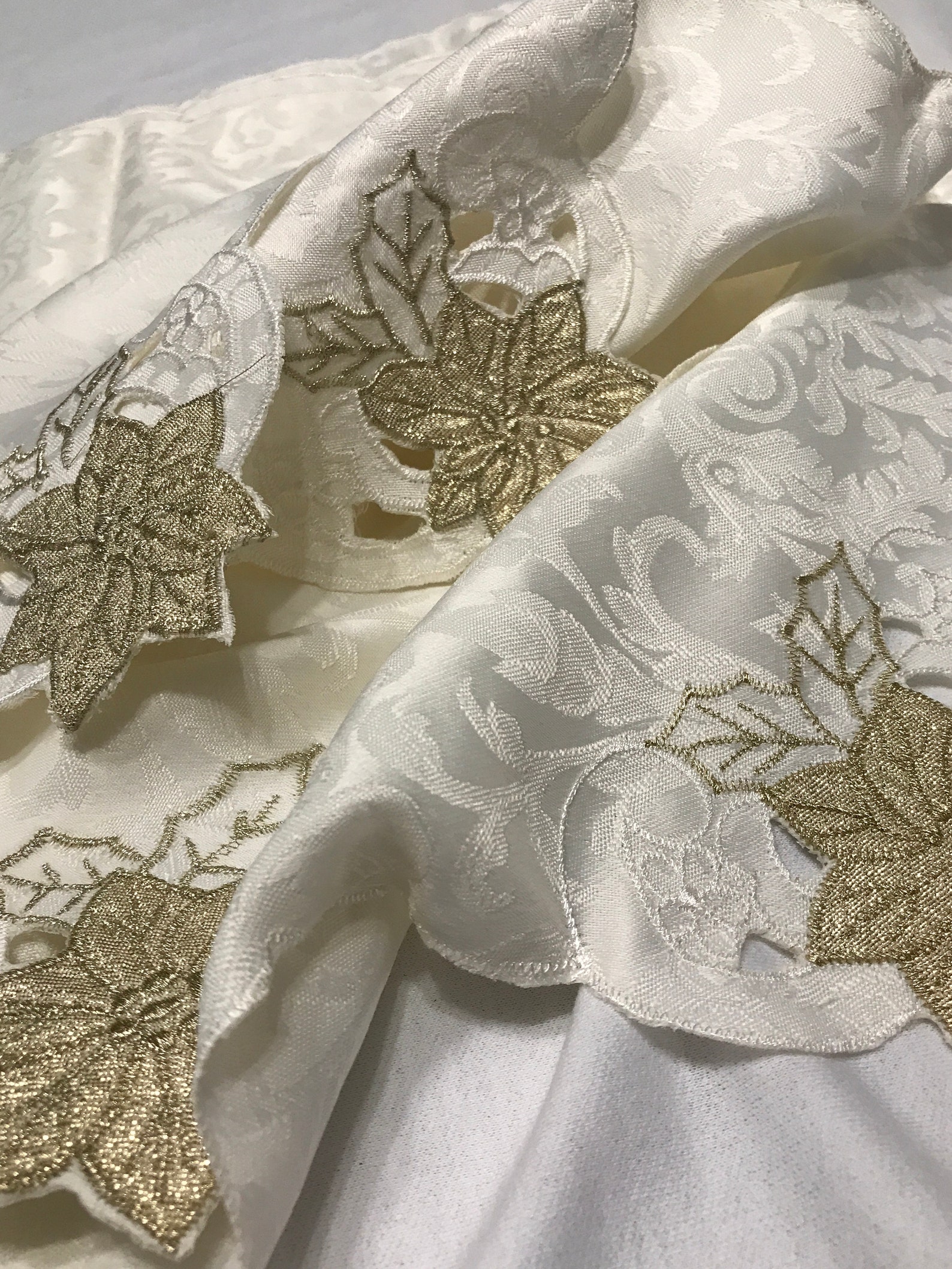 White with Gold Trim Cutout Cloth Napkin Set dinner napkins Etsy