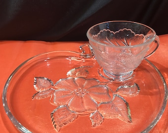 Service à collation Hazel Atlas Apple Blossom : assiette et tasse en verre vintage