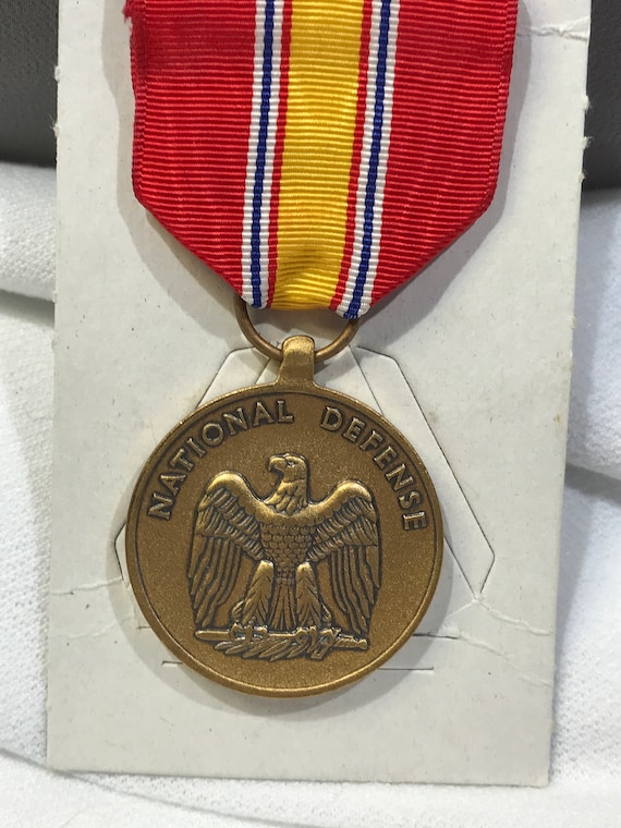 ヴィンテージ アメリカ軍国防勲章、ベトナム戦争時代 - Etsy 日本