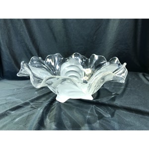 Heavy glass footed fruit bowl, 10" diameter bowl, floral flower petal design