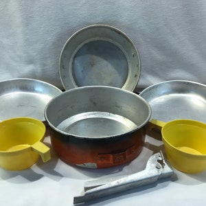 Vintage aluminum camp cook set, nesting cookware, 7 piece travel cook set