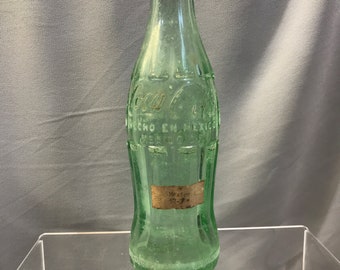 Coca Cola bottle, Mexico, hecho en Mexico, antique green hobbleskirt Mexican Coke bottle, 1950&#39;s era, vintage