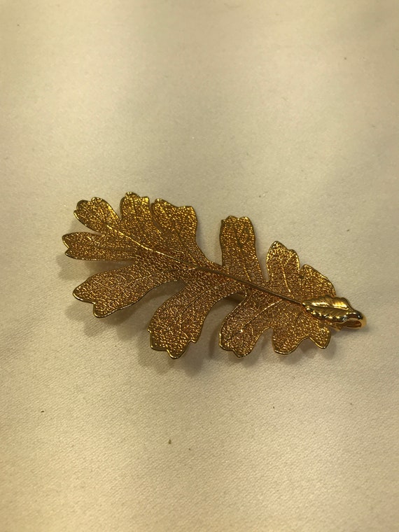 Gold leaf pin, vintage gold tone brooch detailed l