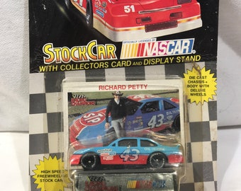 Racing Champions 1:64 Scale Race Diecast Martinsville 1992 Goody's 500 