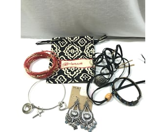 Lot de bijoux fantaisie dans un sac cadeau en tissu Brighton, lot de bijoux mixtes de 5 pièces, collier, bracelet, boucles d'oreilles