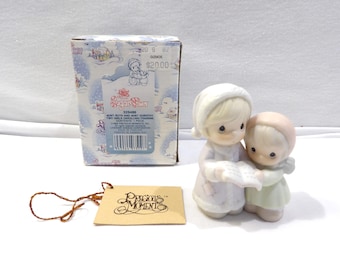 Precious Moments 1992 Sugar Town Girls Caroling Figurine, Enesco, Sam Butcher