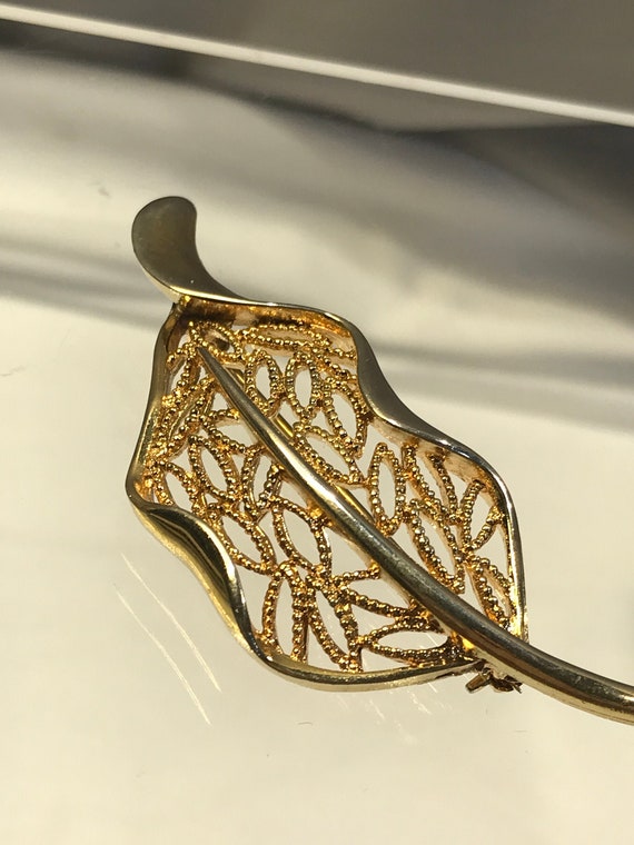 Gold leaf pin, vintage gold tone brooch with filig