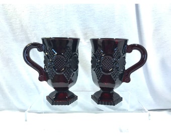 Avon Cape Cod Ruby Red Mugs: Zestaw szklanych kubków w stylu vintage