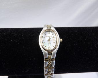 Reloj analógico vintage Elgin para mujer, bicolor, dorado y plateado, de 7 pulgadas con correa.