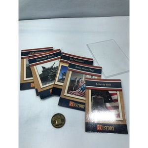 Medalhão de moeda do sino da liberdade do History Channel Club e conjunto de seis cartas