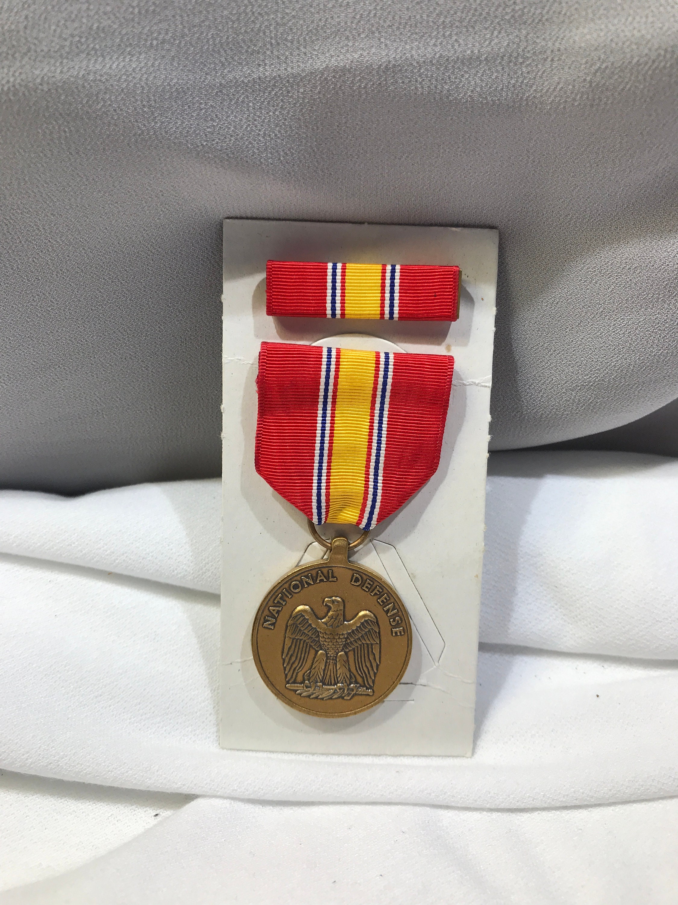 ヴィンテージ アメリカ軍国防勲章、ベトナム戦争時代 - Etsy 日本