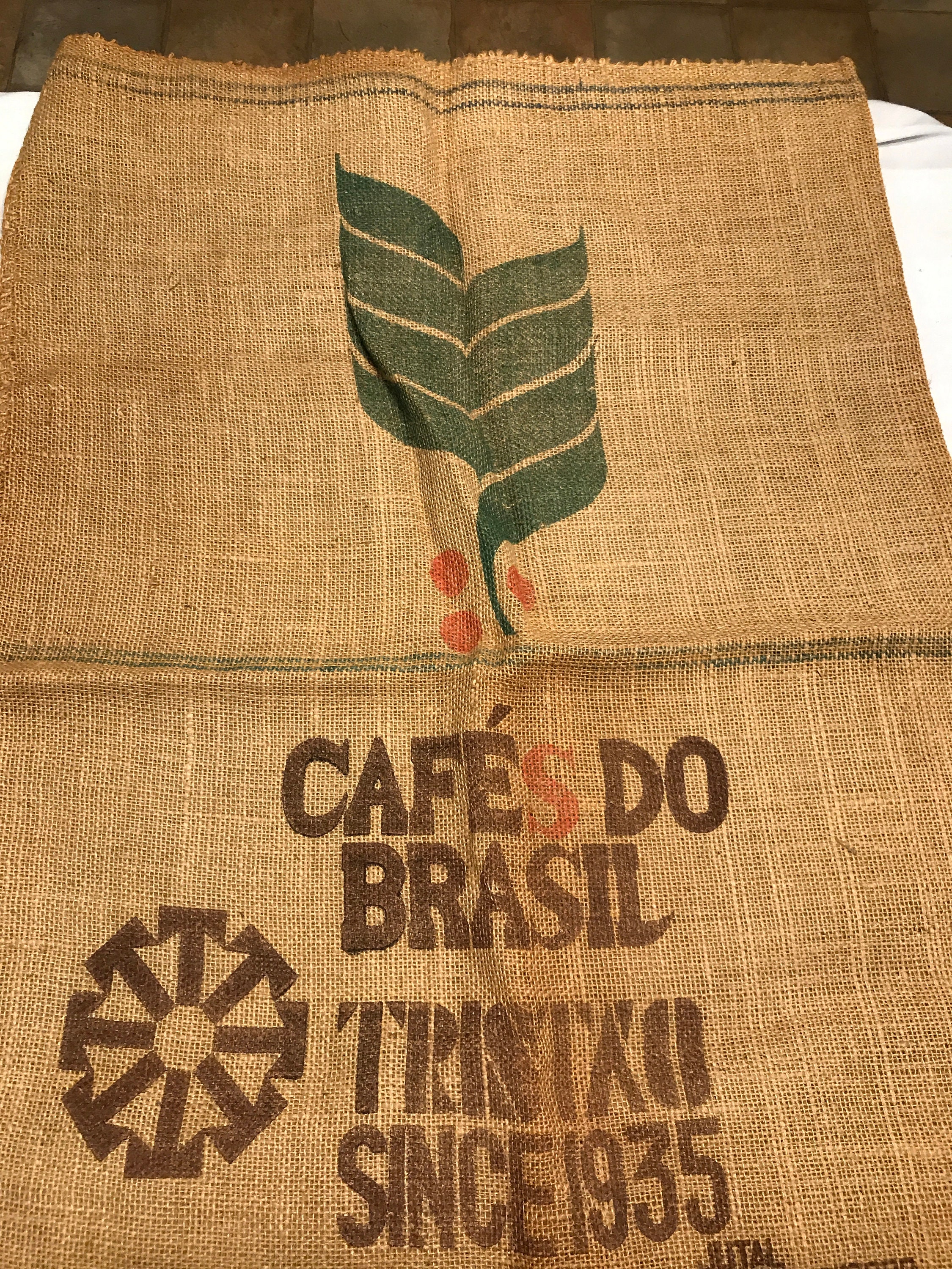 Brown burlap coffee bean bag Cafes do Brazil Hacienda la Minita
