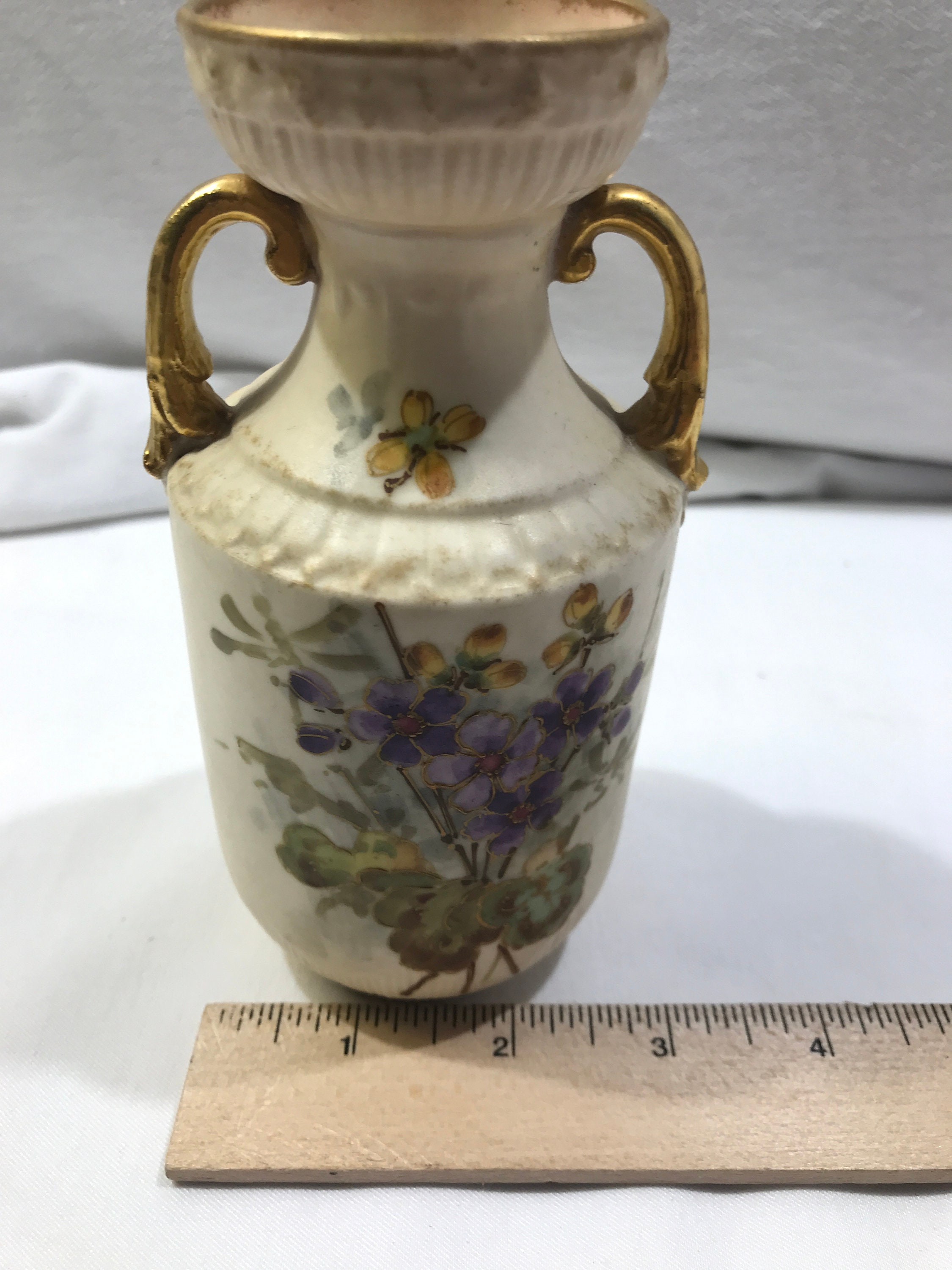 花柄陶器の壺 金色の縁取り 花柄陶器の壺 金色の縁取り