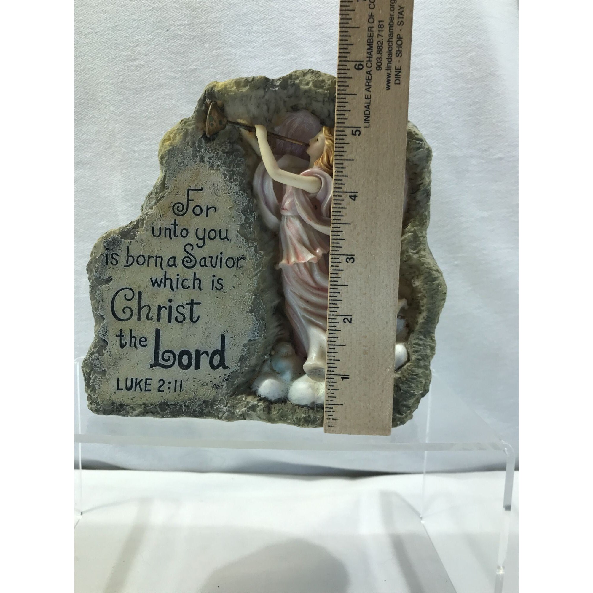 クリスマスの天使が角笛を吹いている聖書の彫刻、樹脂、ルカ2:11