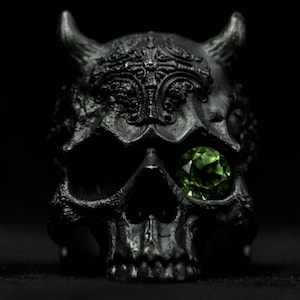 Bague maxillaire vampire tête de mort cornes de diable détail exquis incrusté de rubis saphir yeux texture Laiton argenté 3D925 cadeau d&#39;Halloween pour homme et femme