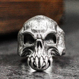 Gothic skull ring jewelry - alien skull ring \ artisan silver gift monster silver ring - horror gift, alien skull ring, vampire ring