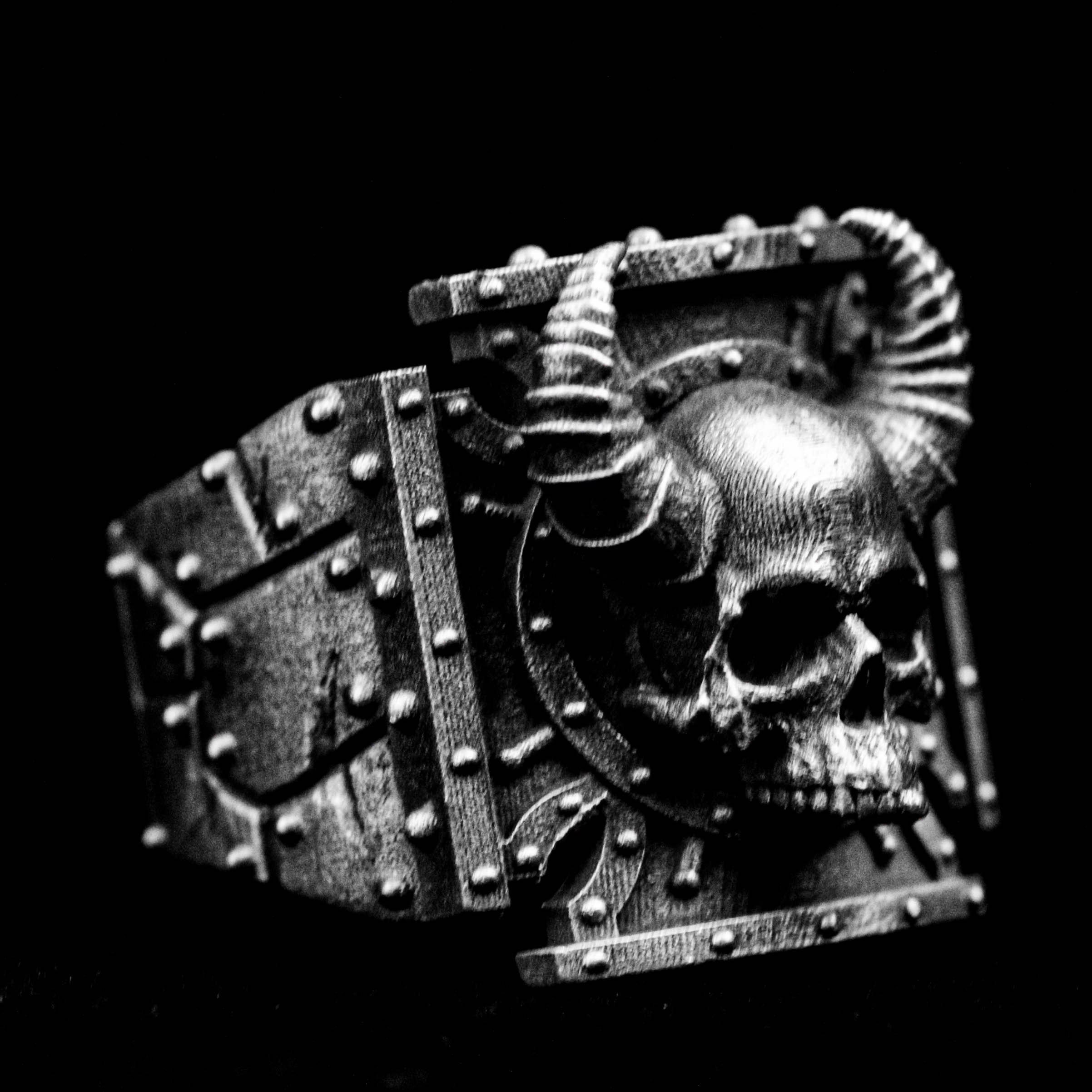 Hell's Gate War Cross Badge Ring Bull Head Horn Satan Evil