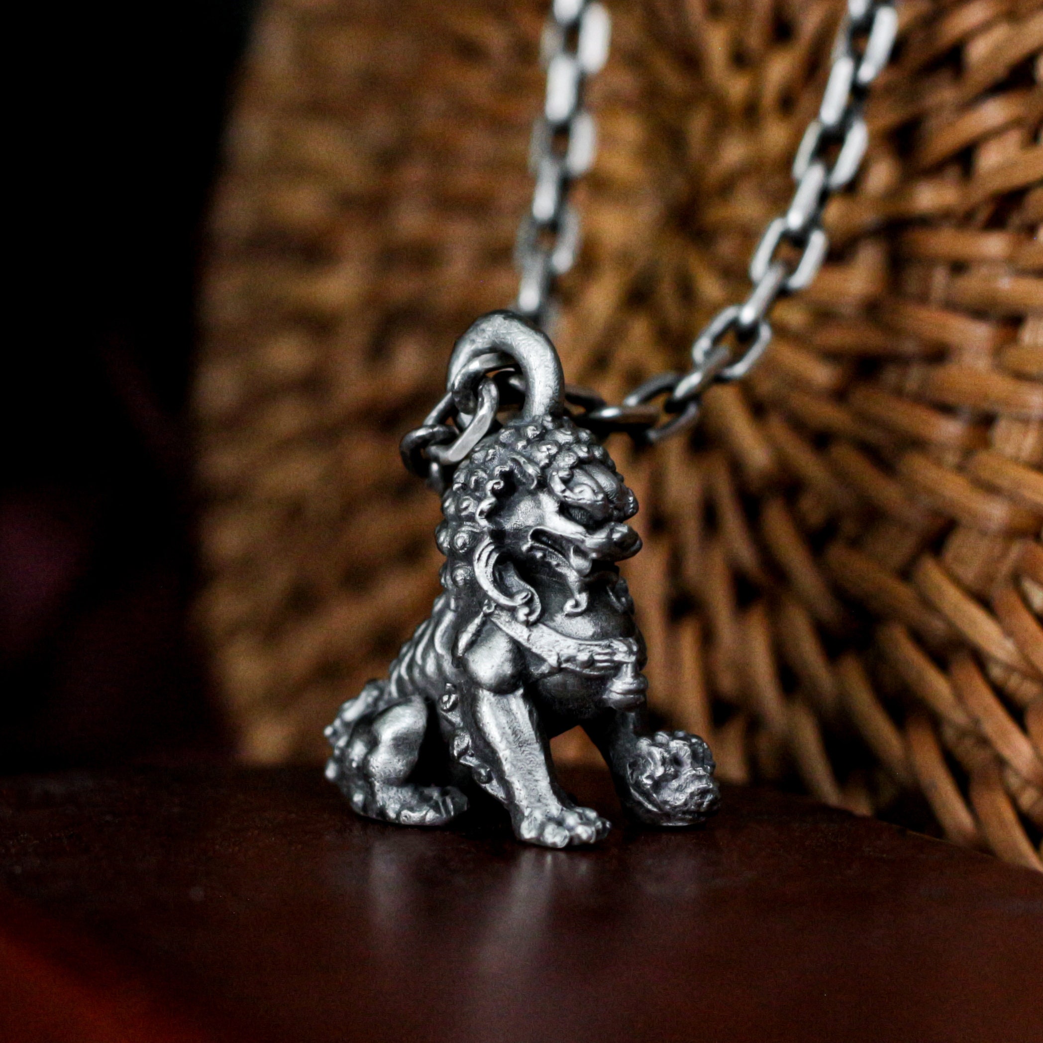 ハンドメイドスターリングシルバーの唐獅子ペンダントネックレス
