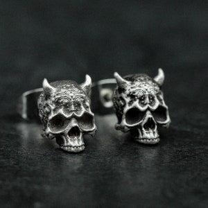 3 Totenkopf Ohrstecker - Gothic Kleine Ohrringe - Geheimnisvoller Schmuck - Gothic Geschenke - Anatomischer Schädel aus Sterling Silber