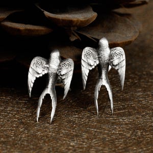 Swallow earrings, silver bird earrings, flying bird gifts, swallow gifts, lifelike animal earrings, birthday jewelry gifts for her