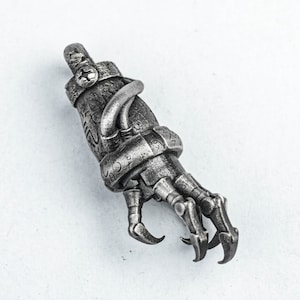 Trendy robotic arm pendant necklace heavy industry iron hand silver claw dynamic Japanese jewelry dark pioneer style gift 925 silver brass