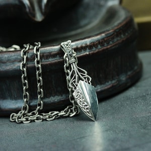 Men&#39;s Arrow Pendant Necklace - Elegant and Chic Chain Blade Jewelry - Classic Spearhead Pendant - Viking Spearhead Necklace - 23 Inch