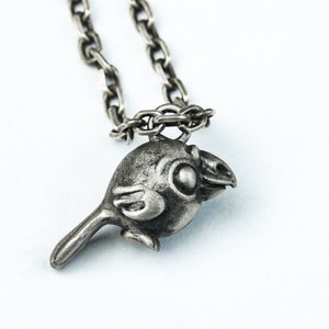 Q Edition Parrot Pendant -925 Silver Parrot Necklace - Vibrant - Parrot Friends - Bird Jewelry - Unusual Bird Pendant for Best Friend