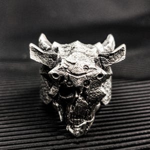 War wreckage ring, war-inspired, symbol of courage and strength, 925 sterling silver war ring, handmade ring gift, unisex jewelry gift