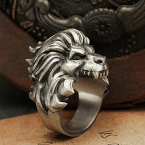 Angry roaring lion ring, custom unique lion jaw ring, men's animal ring, sterling silver animal ring, king of beasts style ring