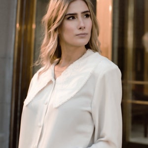 ivoire blouse / vintage cream button-down blouse / large peter-pan collar / pearl cluster buttons