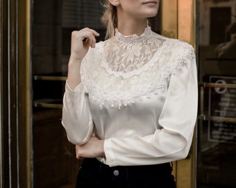 étoile blouse / vintage cream blouse / lace collar /
