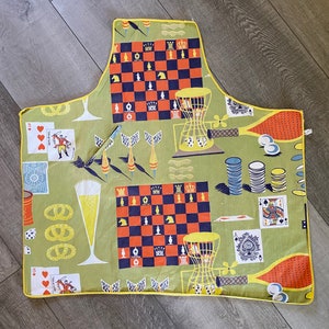 Men&#39;s Vintage Kay Shannon apron with games, beer cards novelty pattern