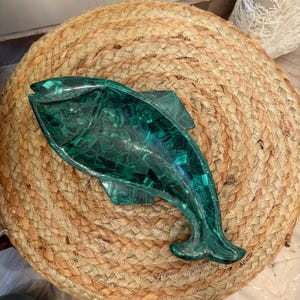 Escultura de pez de malaquita hecha a mano: decoración única con piedras preciosas verdes //12 X 6 X 2 //