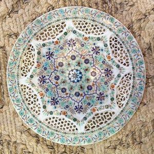 Hand-Carved White Marble Tray with Gemstone Floral Inlay & Jali Work – Round Pietra Dura Decorative Plate from Agra || 17x17x17 ||