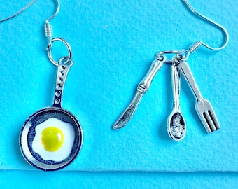 Spiegelei in der Pfanne mit Messer, Gabel und Löffel Ohrringe, #Food, Funky, Fun, Cute und skurril