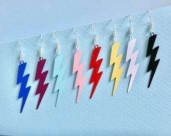 Pendientes colgantes con forma de rayo, divertidos y originales.