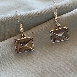 Pendientes colgantes con forma de sobre de carta