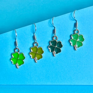Boucles d&#39;oreilles pendantes trèfle à quatre feuilles de St Patricks