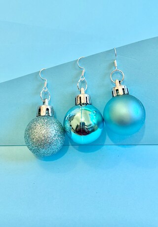 Orecchini Di Natale In Acrilico Colorato – WOWORAMA – Divertenti A Forma Di Sfera Luminosa – Regalo Festivo In Scatola Regalo