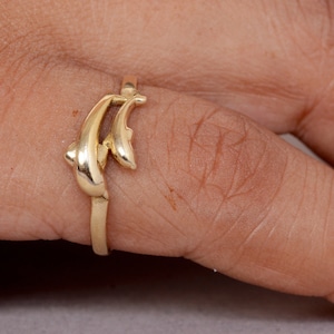 Gold Dolphin Ring – Minimalist Ocean-Inspired Jewelry, Dolphin Lovers Gift, Dainty Ring, Minimalist Ring, Animal Jewelry,  AM2-85-lydl2