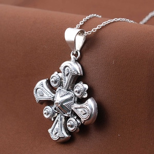 Old Vintage Solid Brass Pendant Filigree Flower Floral Round Swirling Pierced Swirls Womens Retro 935 1950s Ladies Jewellery Jewelry Gift