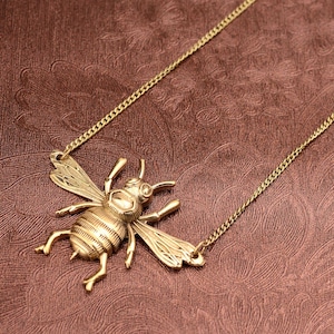 Bee necklace, delicate necklace, bumble bee necklace, Dainty necklace, Bee Brass pendant, Bee jewelry, Brass, Bee choker