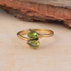 dainty peridot ring, gemstone ring, green stone ring, stackable peridot ring, natural peridot ring for women, thin ring, delicate ring,