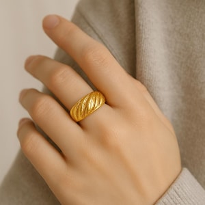 Textured Gold Statement Ring, Wide Band Chunky Ring for Women, Bold Hammered Design, Elegant Adjustable Ring, Vintage-Inspired Jewelry