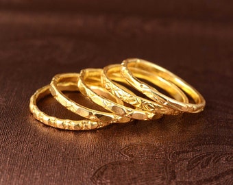 Sierlijke koperen gouden ringenset: dunne stapelbare trouwringen