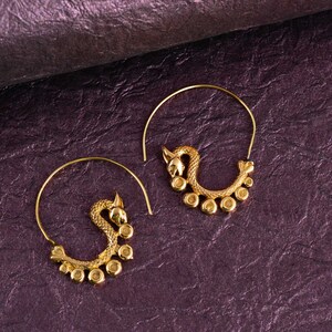 Small snake-shaped stud earrings, Dainty Snake Shaped Charm Huggie Hoop Earrings, valentine gifts