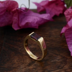 Elegant Handmade Gold Ring with Rectangular Garnet Gemstone – Minimalist Unisex Jewelry, Unique Statement Piece, Perfect Gift Idea