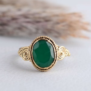 Green Onyx Ring, Gemstone Ring, Green Onyx Gold Ring For Women, Oval Ring, Gemstone Jewelry for Her, Stackable Ring, Bridesmaid gifts
