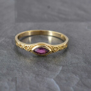 Natürlicher Amethystring, dünner Goldring, Edelsteinring, 14k Gold, Februarring, Amethystschmuck, minimalistischer Ring, Schmuck AM2-85-lsyh2