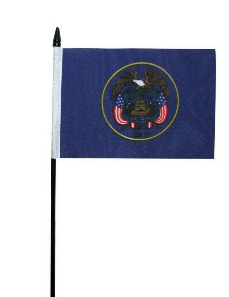 Utah Small Hand Waving Flag US State 6 x 4 Table Flag